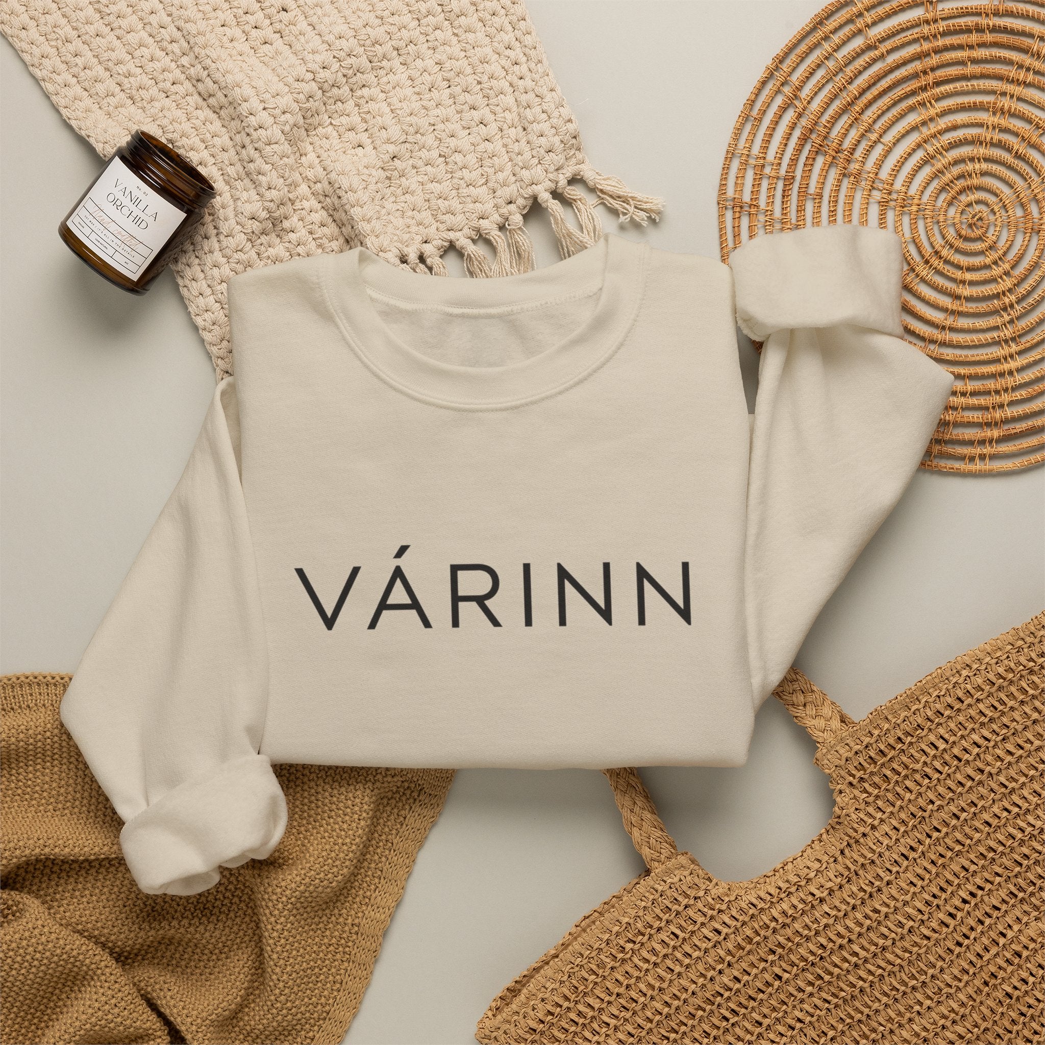 Várinn Minimal Logo Sweatshirt — Scandinavian-Inspired Cozy Crewneck