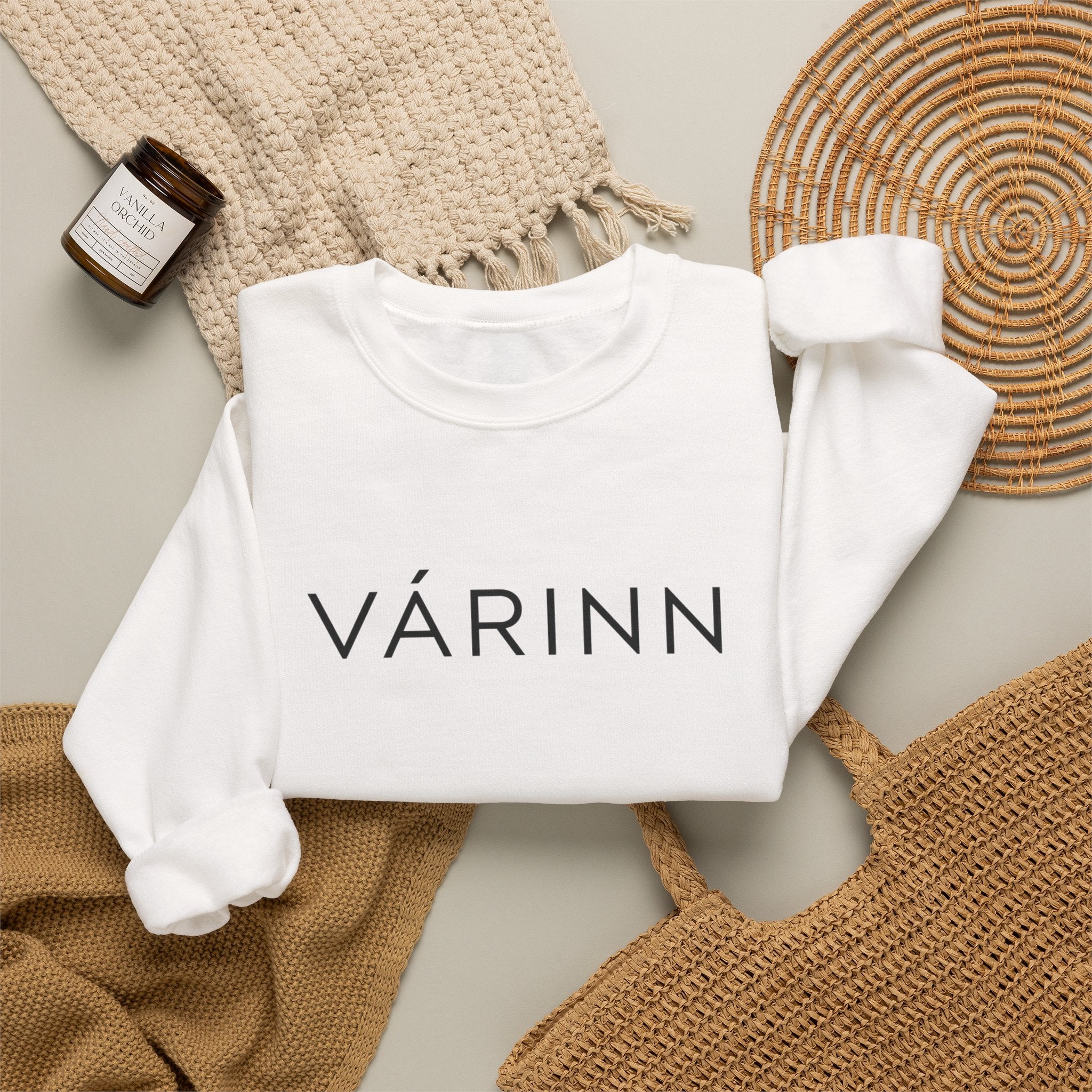 Várinn Minimal Logo Sweatshirt — Scandinavian-Inspired Cozy Crewneck